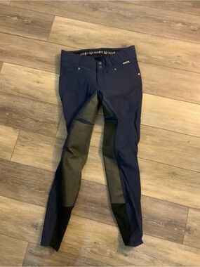 Kerrits Navy Riding Leggings with Black Knee Grip Panels